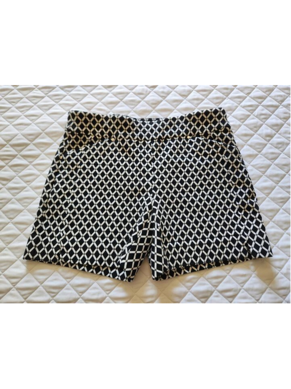 Women's INC INTERNATIONAL CONCEPTS Size 0 Shorts Rayon Black White Geometric